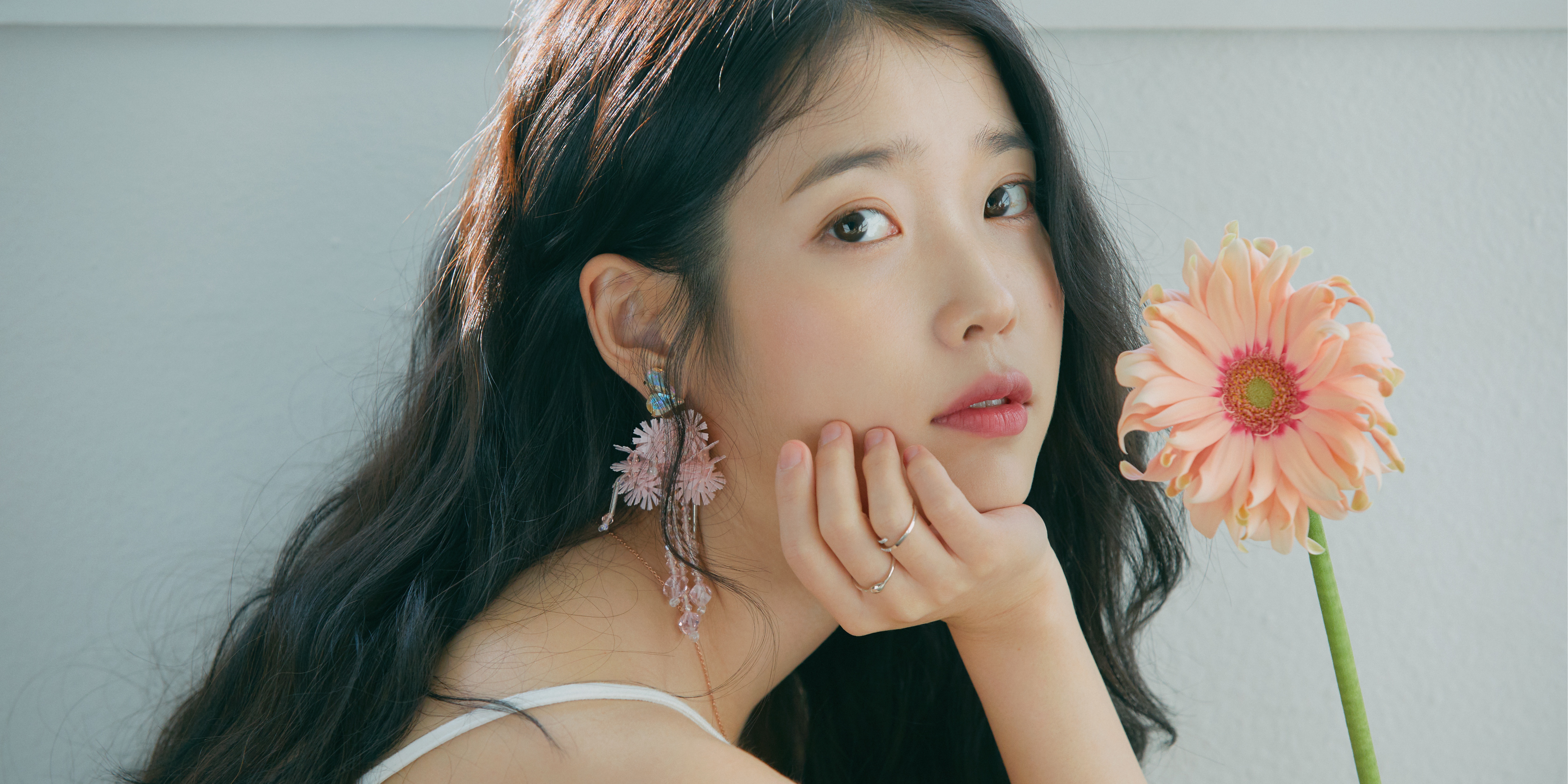 IU releases more details for her 'Love, Poem' tour in Singapore
