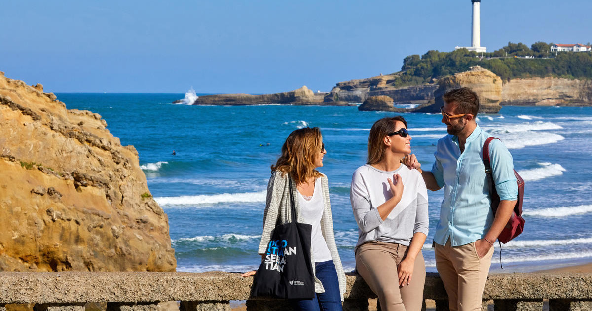 Biarritz y la Costa Vasco-Francesa desde San Sebastián en Semi-Privado con Almuerzo y Recogida - Alojamientos en San Sebastián
