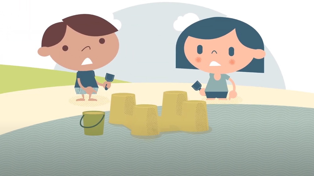 Bilden visar två teckande barn som bygger sandslott