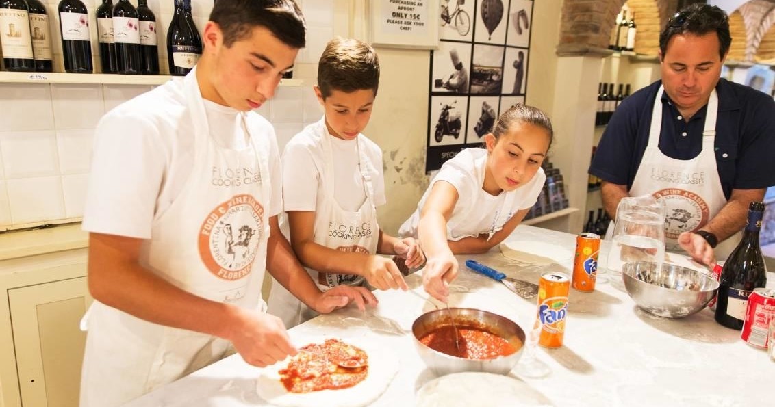 An Unforgettable Family Activity Pizza-making Class Tour In Florence 