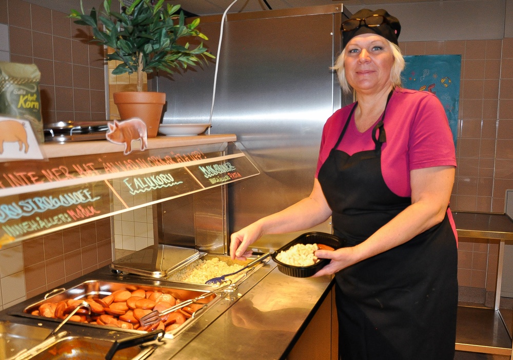 Ann-Christin Helén, kock och köksansvarig på Mora Gymnasium. Foto: Daniella Johansson, Mora kommun