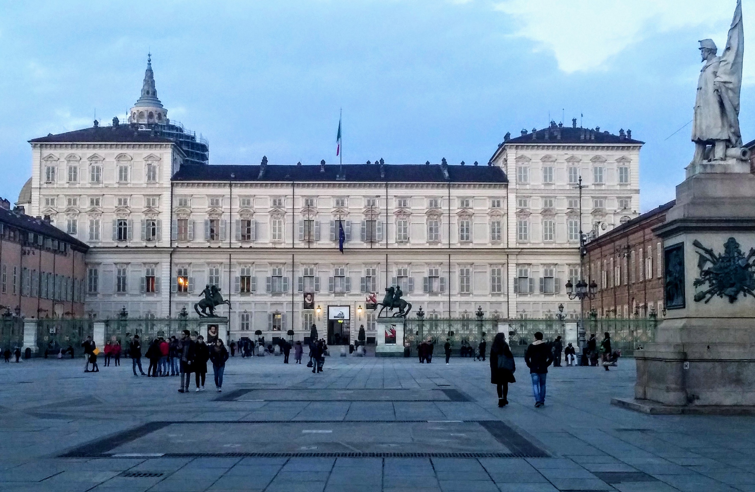 Visita Guiada al Palacio Real y City Tour en Grupo Reducido o Privado - Alojamientos en Turín
