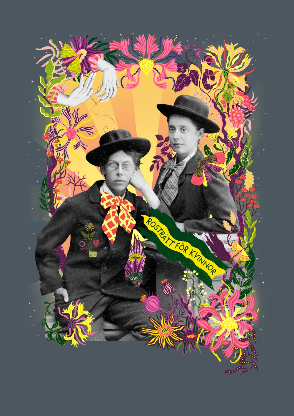 Textilkonstnären Karin Wästberg (1859-1942) och konstnären Lotten Rönquist (1864-1912) iklädda tidstypiska herrkläder poserar på ett foto som blivit huvudbilden för utställningen.