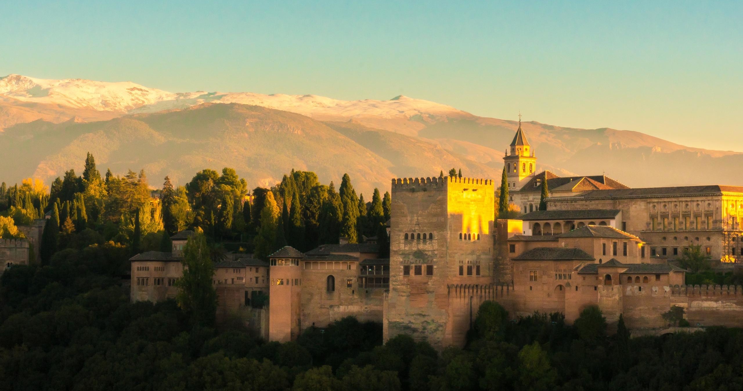Alhambra Guided Tour and Flamenco Show with Pickup - Accommodations in Granada