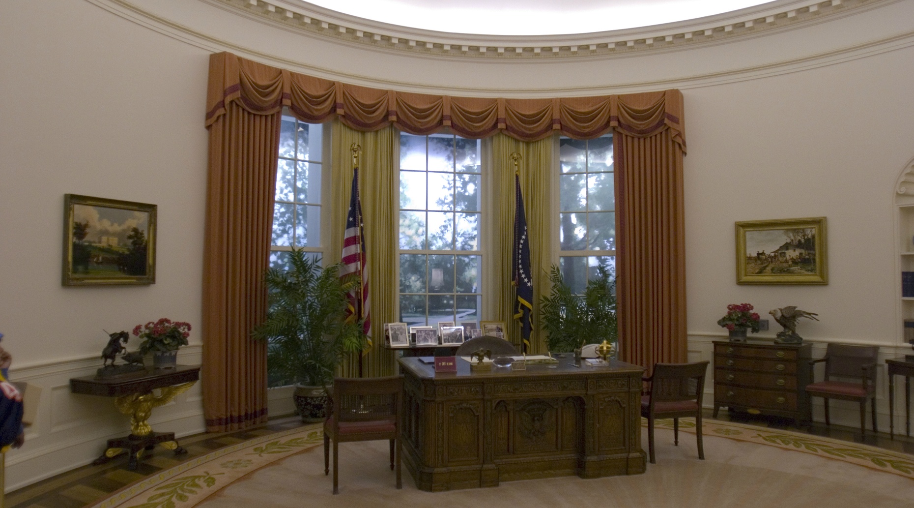 Oval Office Escape Game in Ontario