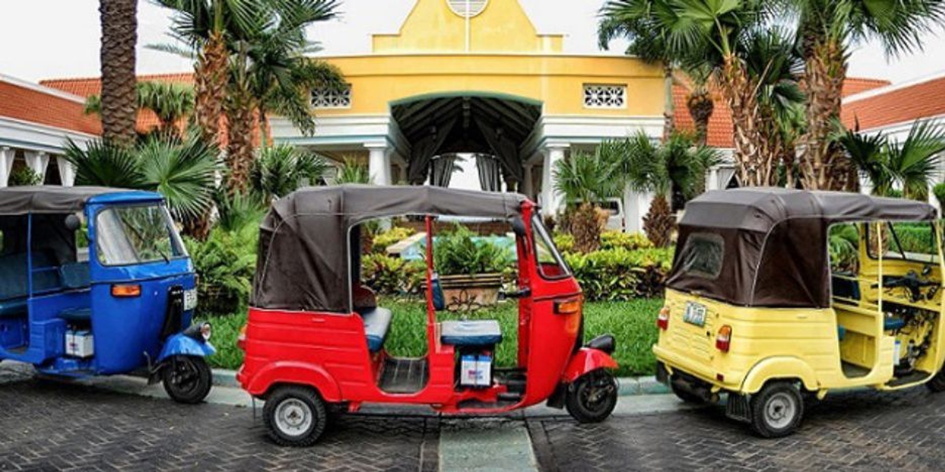 Tuktuk City Tour in Curacao