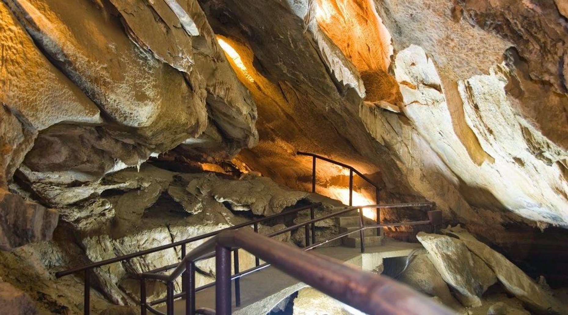Boyden Cavern Walking Tour