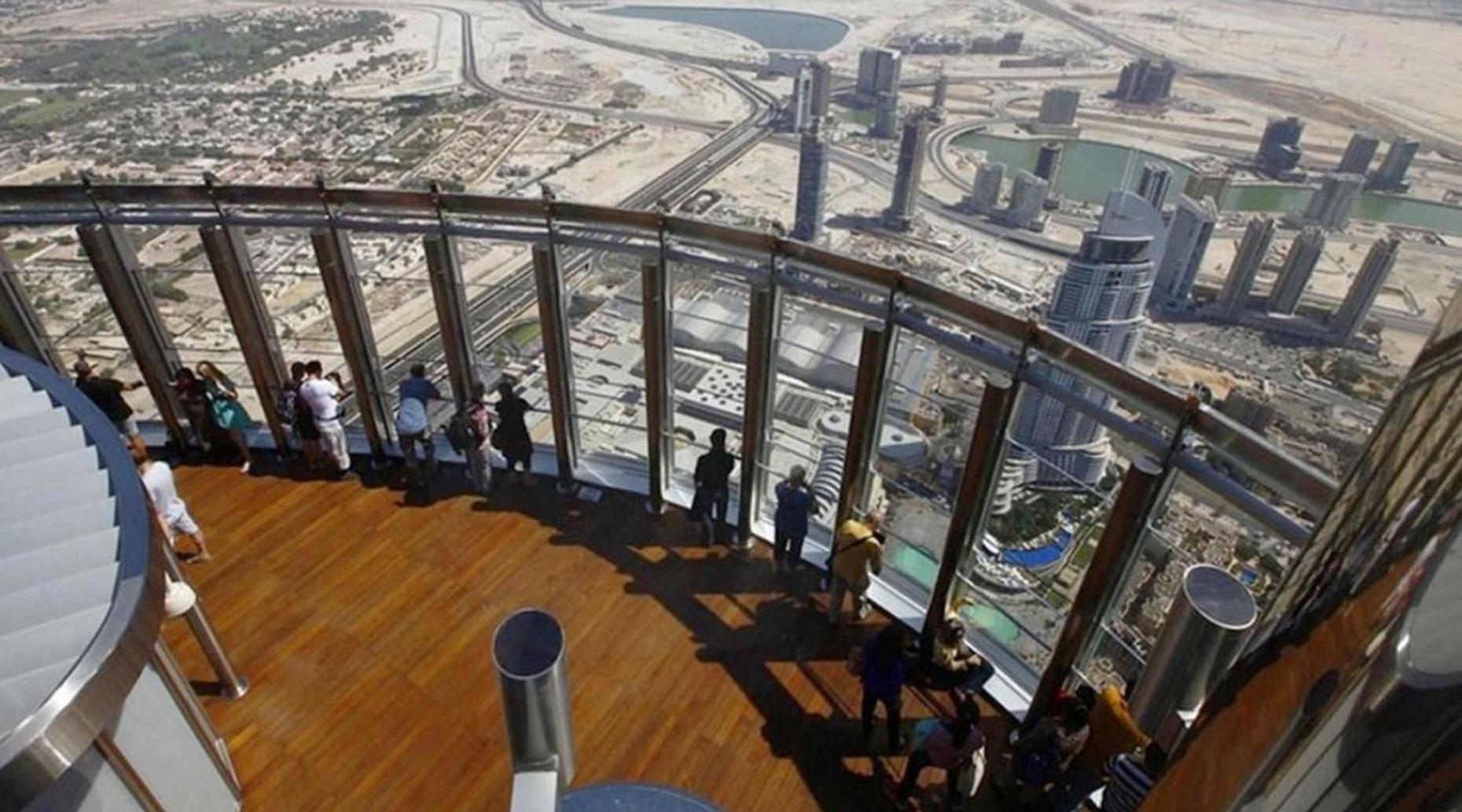 Burj Khalifa 124th Floor Experience Book Tours Activities At Peek Com