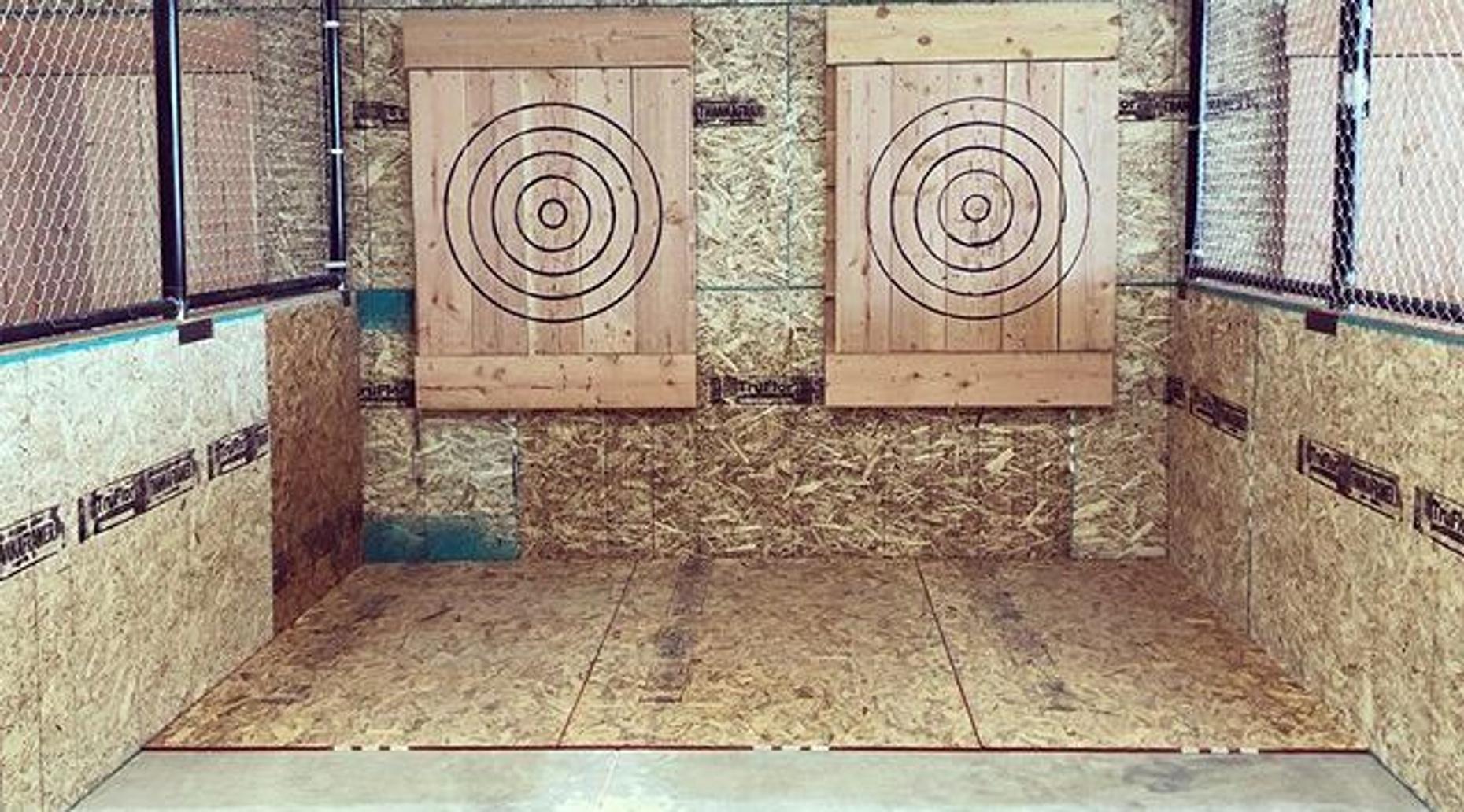 1 Hour Axe Throwing Lane 1 In Los Angeles Book Tours Activities At Peek Com