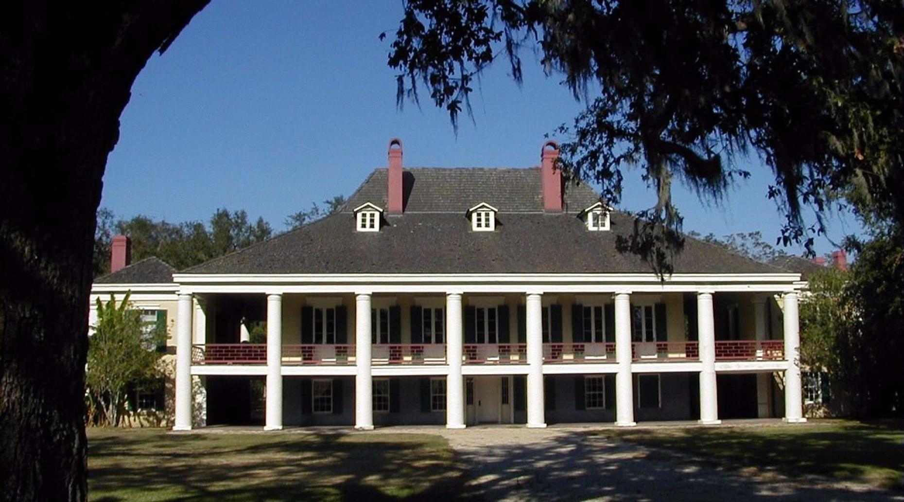 New Orleans Plantation & Airboat Half-Day Tour