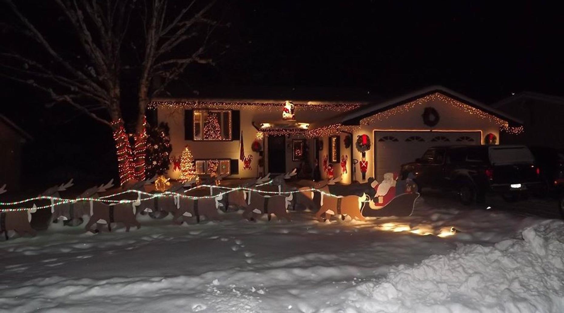 Private Christmas Lights Trolley Tour Through Kalispell Book Tours