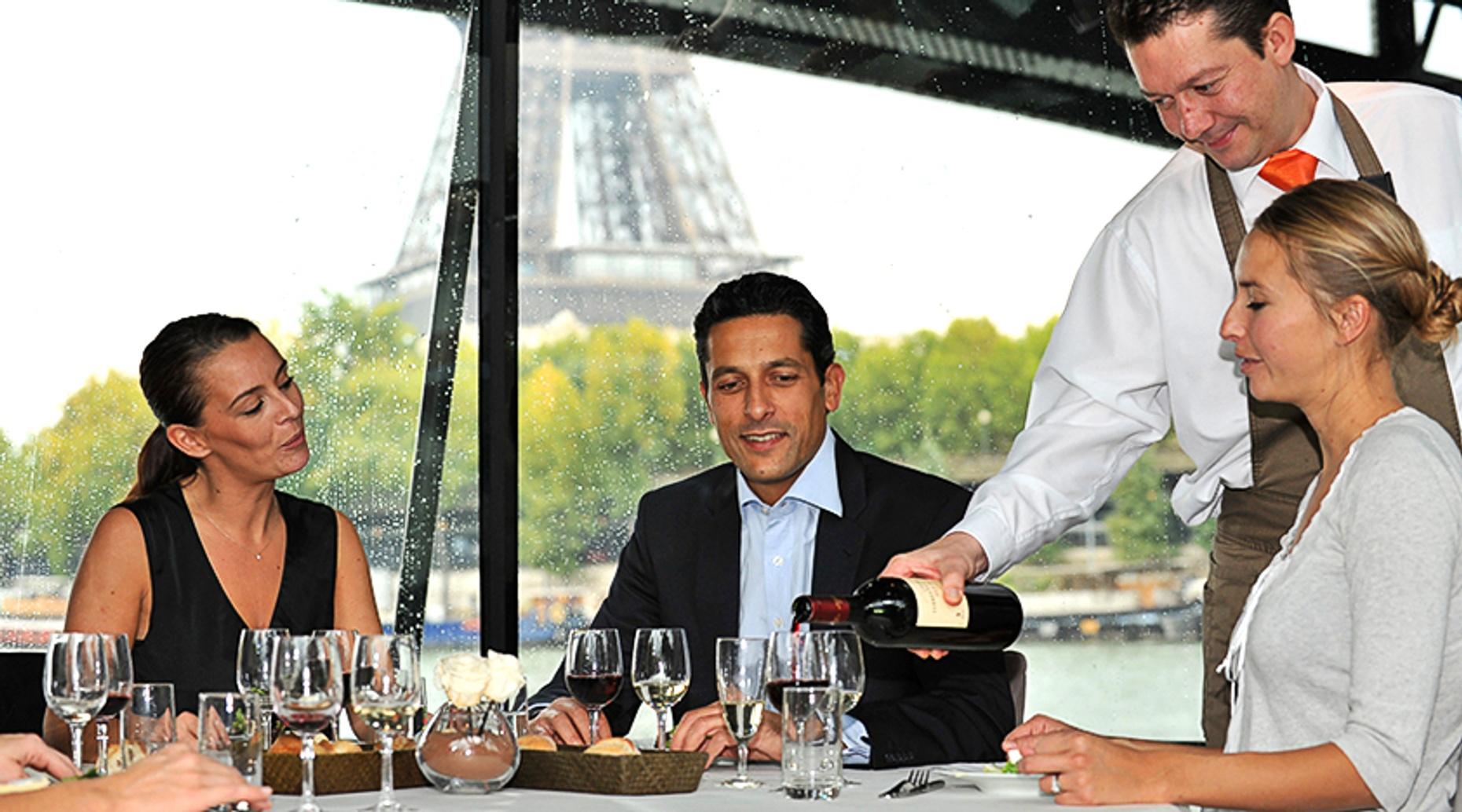 Etoile Boat Cruise with Dinner in Paris