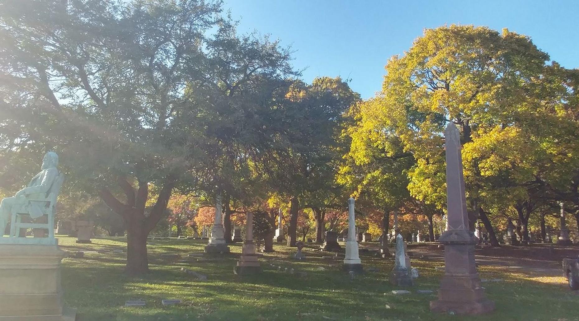 Rosehill Cemetery Walking Tour in Chicago