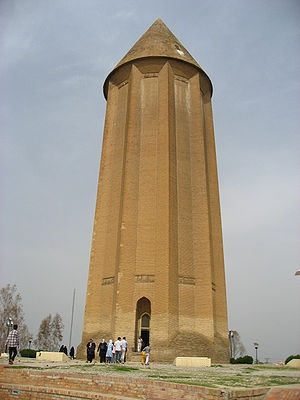 Mardavij makes Isfahan his capital