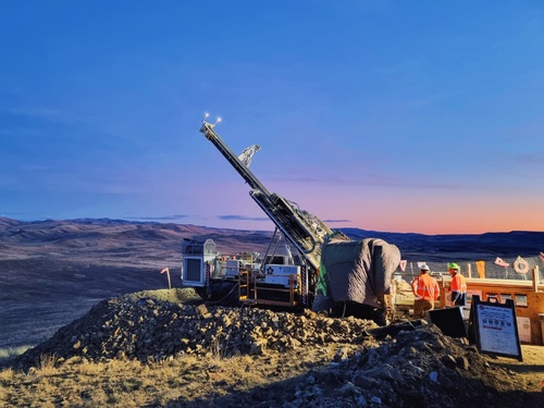 Headwater Gold and Newcrest Mining Sign Four Earn-In Exploration Agreements and Newcrest Subscribes to Strategic Equity Investment