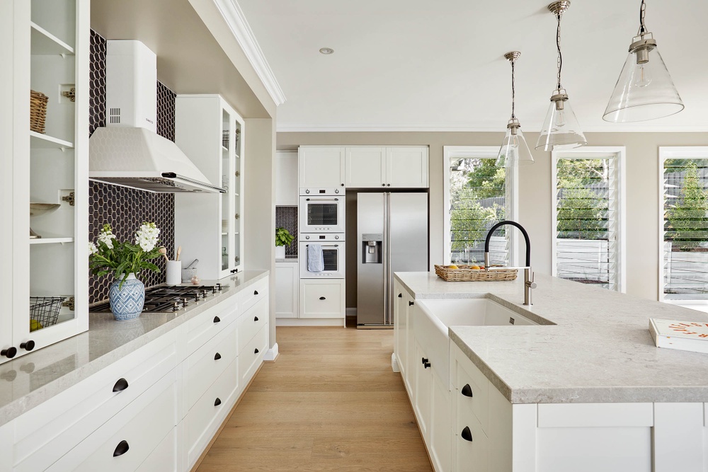 White kitchen by Plantation Homes