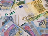 Salaries and bonuses for risk takers at European banks