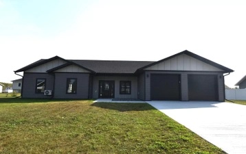 514 Lincoln St SE, Warroad MN 56763