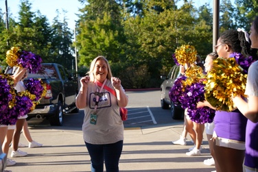 employee walking in to the staff kickoff through a tunnel of OHHS cheerleaders