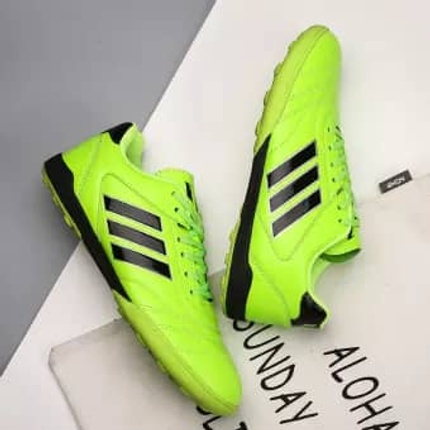 Studless deals football shoes