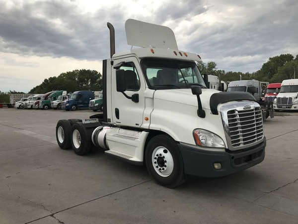 2011 FREIGHTLINER CA125 : OG5085 | Truck Center Companies