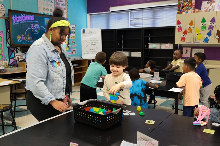 A student a Rocky River Elementary School playing with blocks.