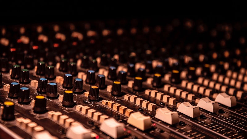Les bases du mixage audio : comment obtenir un son équilibré