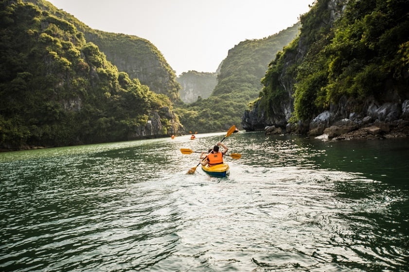 tourhub | CONNEK TRIP | Ha Long Bay Discovery in 5-Star Cruise: Hanoi - Ha Long Bay - Hanoi 