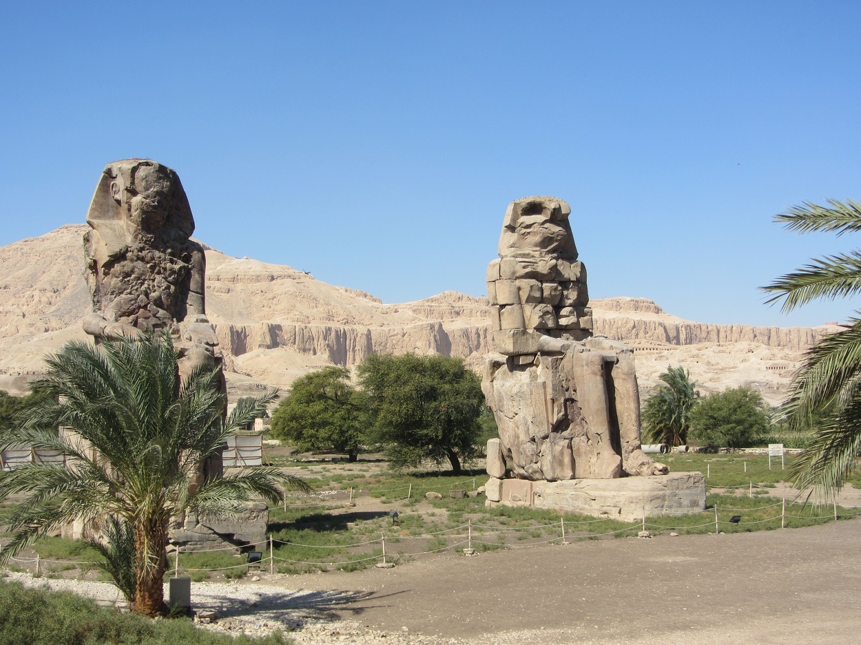 Hurghada to Luxor: East Bank & West Bank - Temples & Tombs - overnight