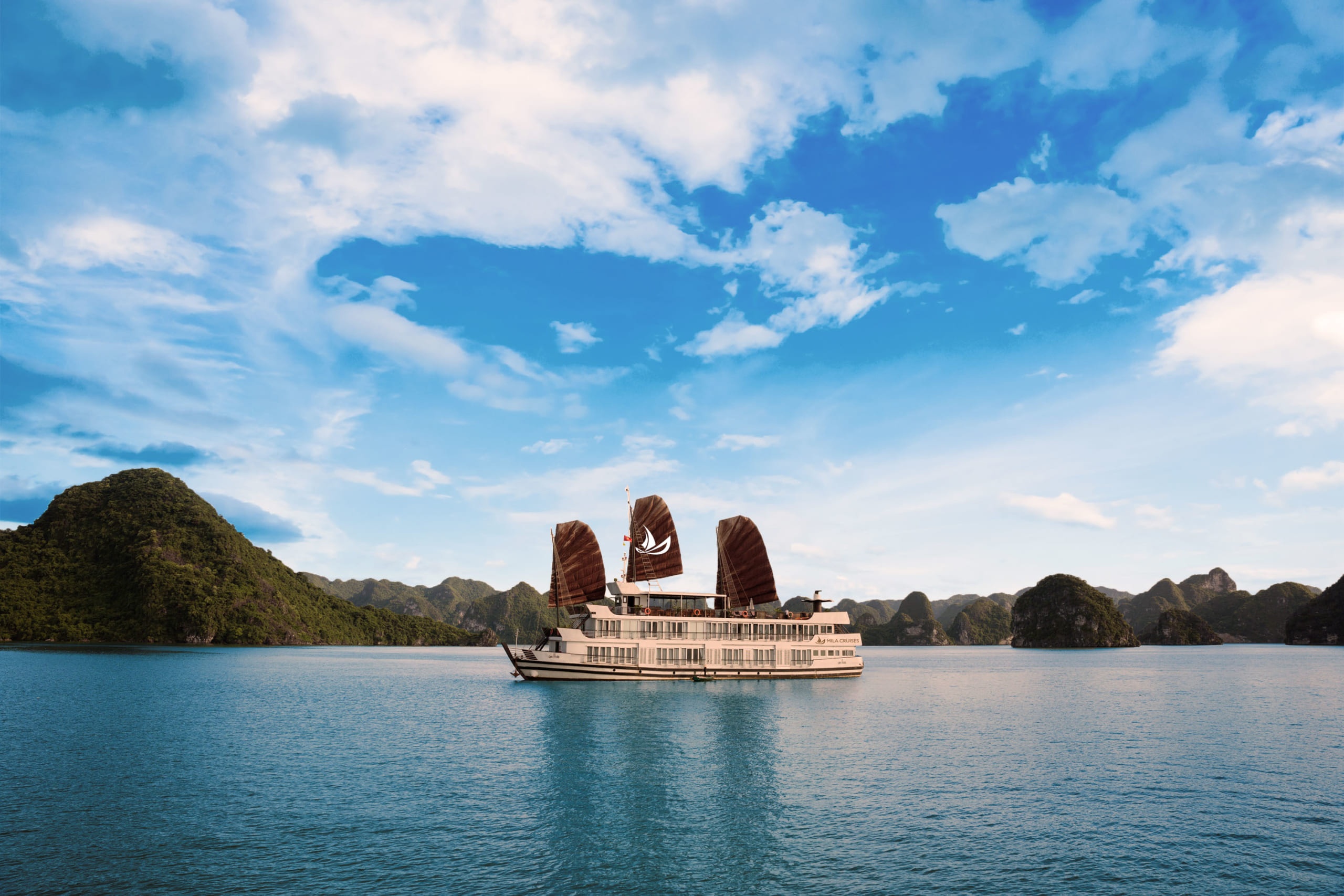 tourhub | CONNEK TRIP | Ha Long Bay Discovery in 5-Star Cruise: Hanoi - Ha Long Bay - Hanoi 