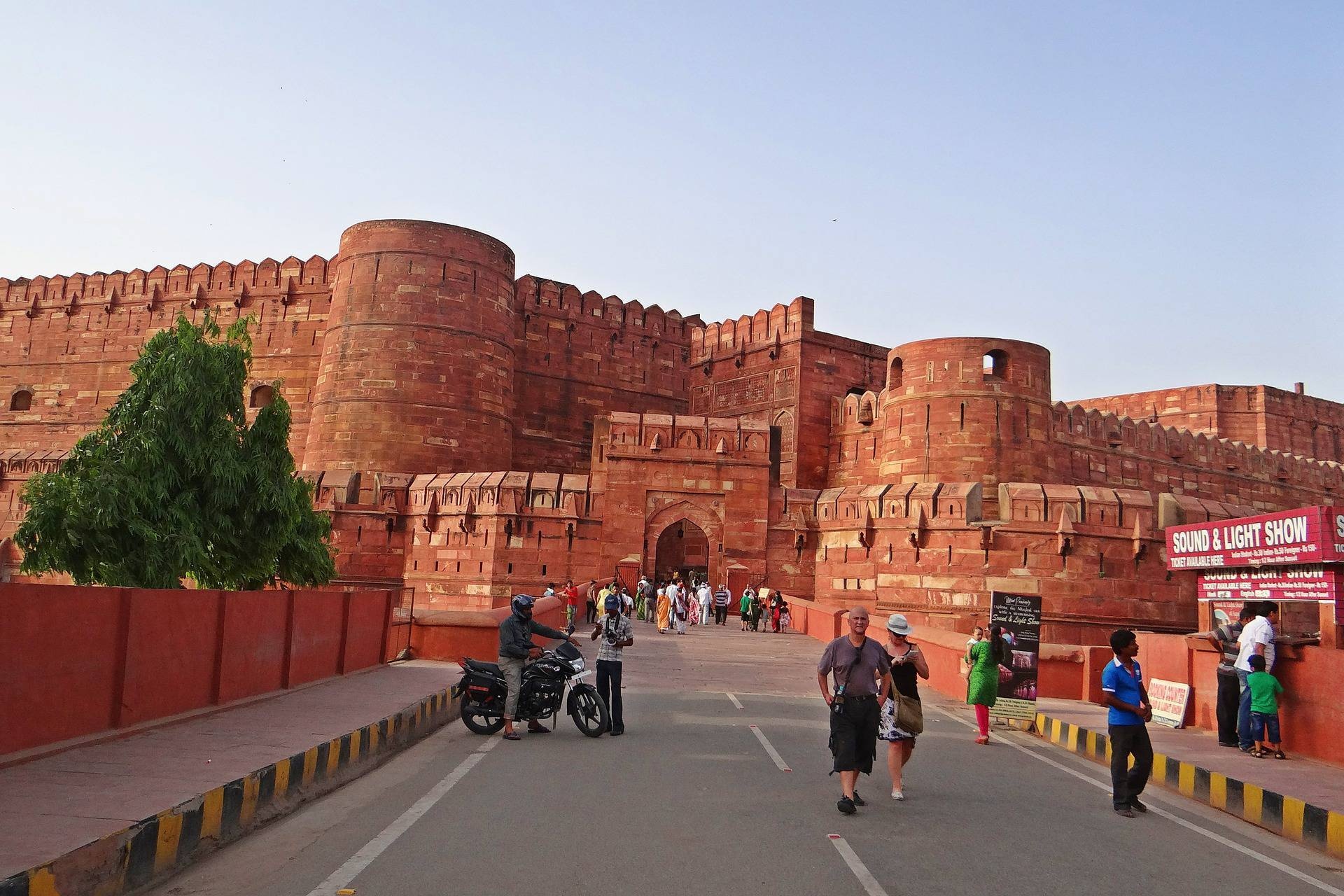 tourhub | Holiday Tours and Travels | 7-Days tour of Delhi,Jaipur,Agra & Varanasi Includes Hotel ,Vehicle and train tickets 