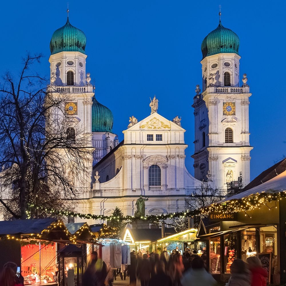 tourhub | Avalon Waterways | Christmastime on the Danube with 2 Nights in Prague (Eastbound) (Envision) | WNVQ-2024-Envision
