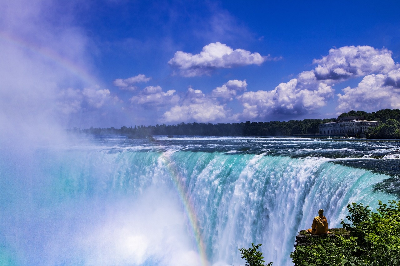 tourhub | Tours of Distinction | Mackinac Island feat. Niagara Falls 