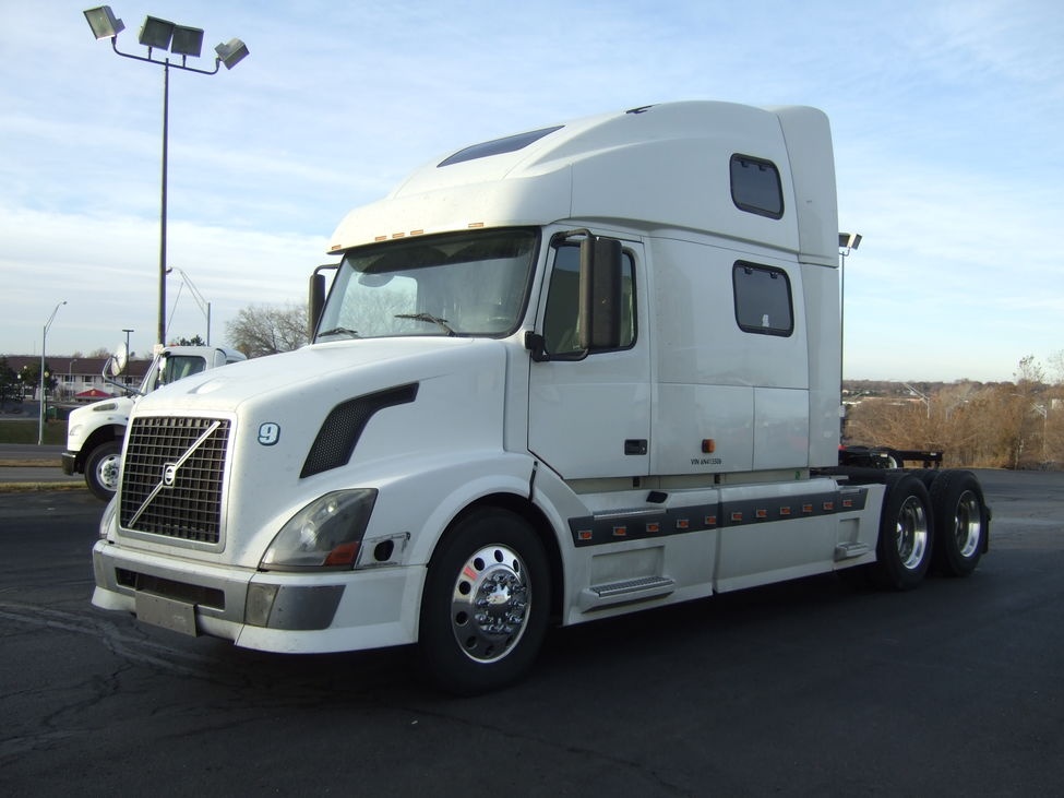 2006 Volvo VNL : OG4076 | Truck Center Companies