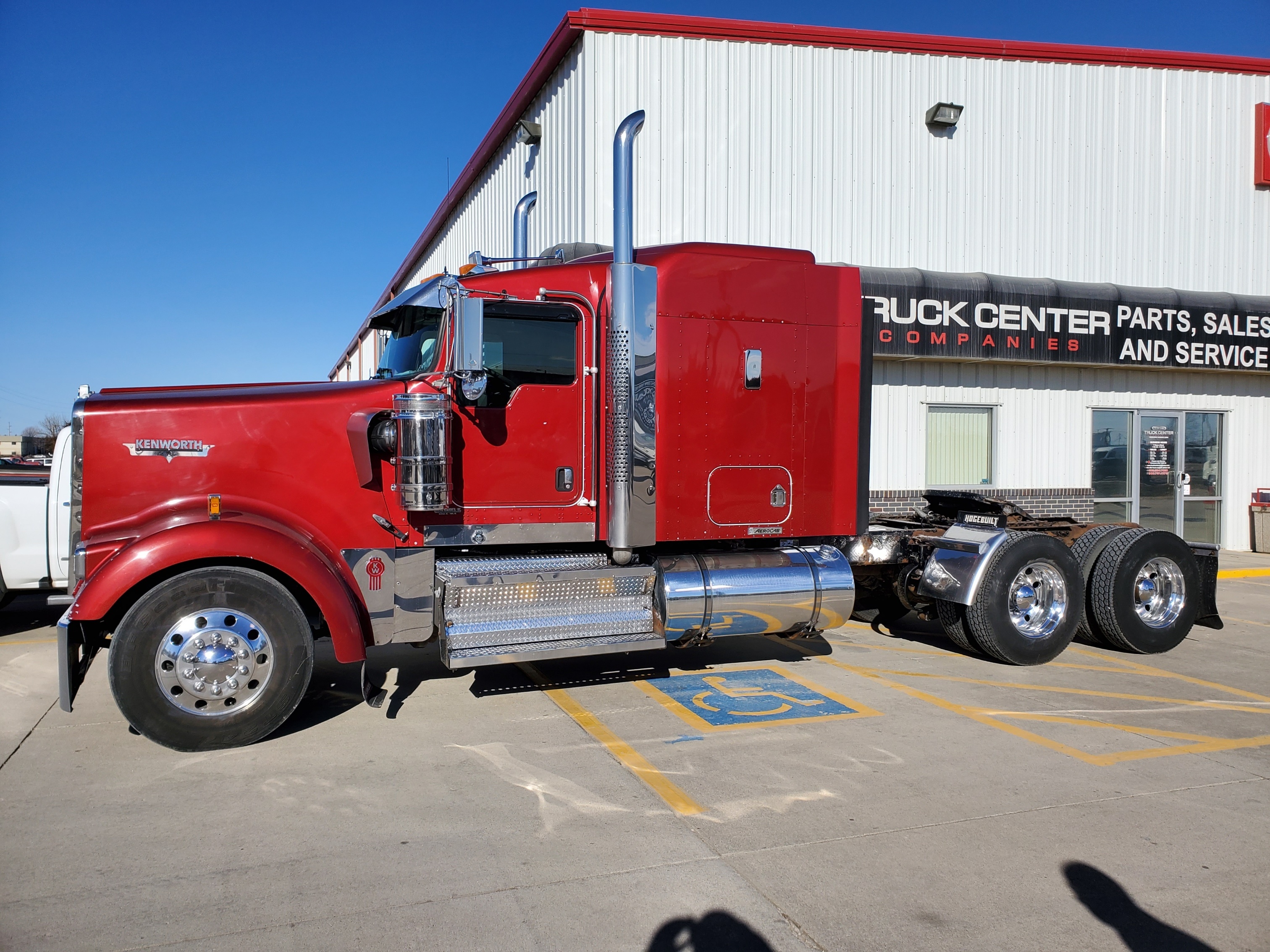 2010 KENWORTH W900L : PG0392 | Truck Center Companies