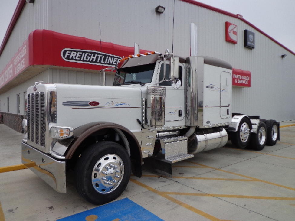 2010 PETERBILT 389 : EXC079 | SelecTrucks of Omaha