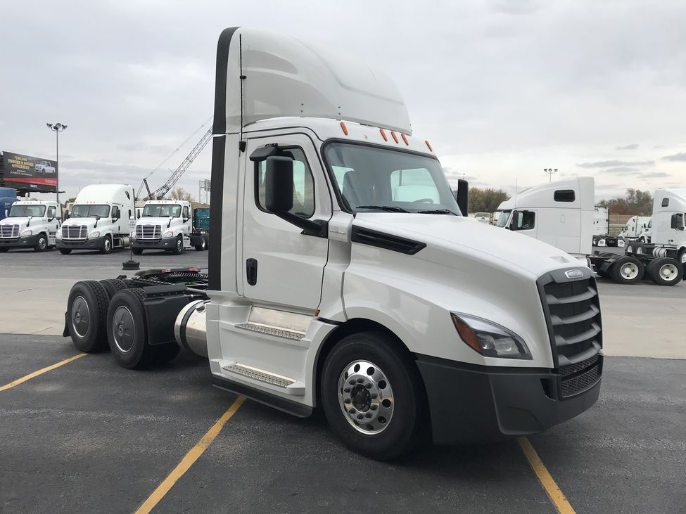 2018 FREIGHTLINER CA126 : JV4989 | Truck Center Companies