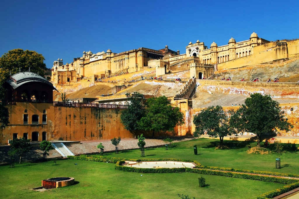 tourhub | GeTS Holidays | GOLDEN TRIANGLE WITH TIGER SAFARI AT RANTHAMBORE 