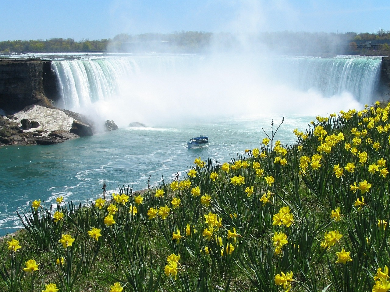 tourhub | Tours of Distinction | Mackinac Island feat. Niagara Falls 