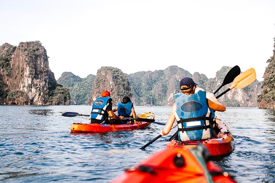 tourhub | CONNEK TRIP | Ha Long Bay Discovery in 5-Star Cruise: Hanoi - Ha Long Bay - Hanoi 