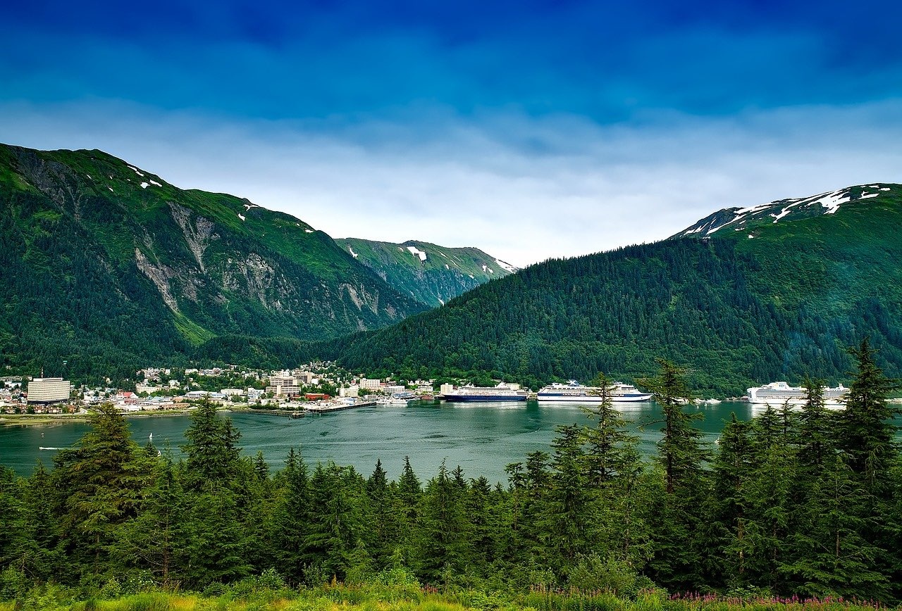 tourhub | Tours of Distinction | Discover Alaska by Land & Cruise 