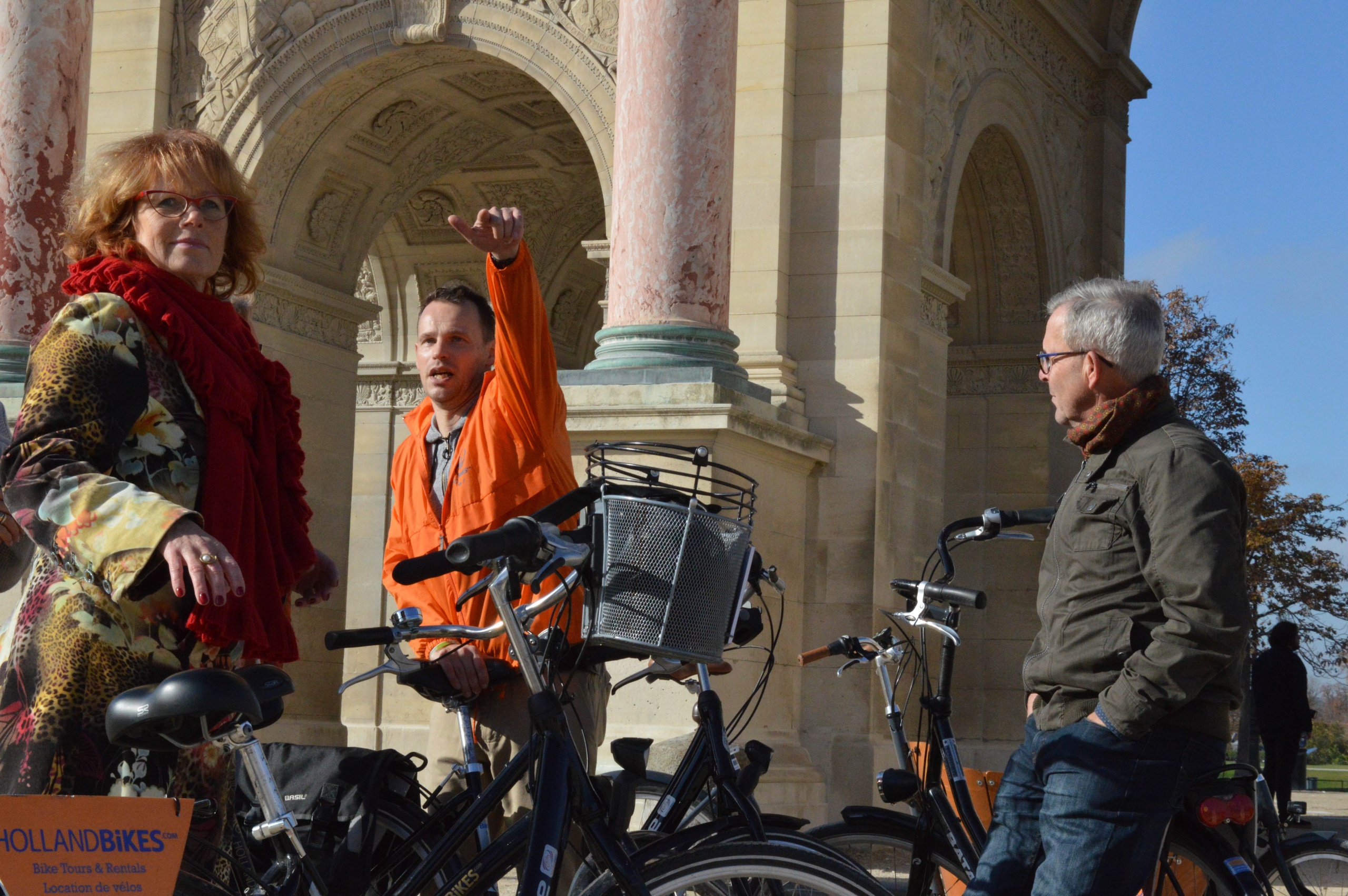 Paris Highlights Bike Tour in Small Group - Alloggi in Parigi