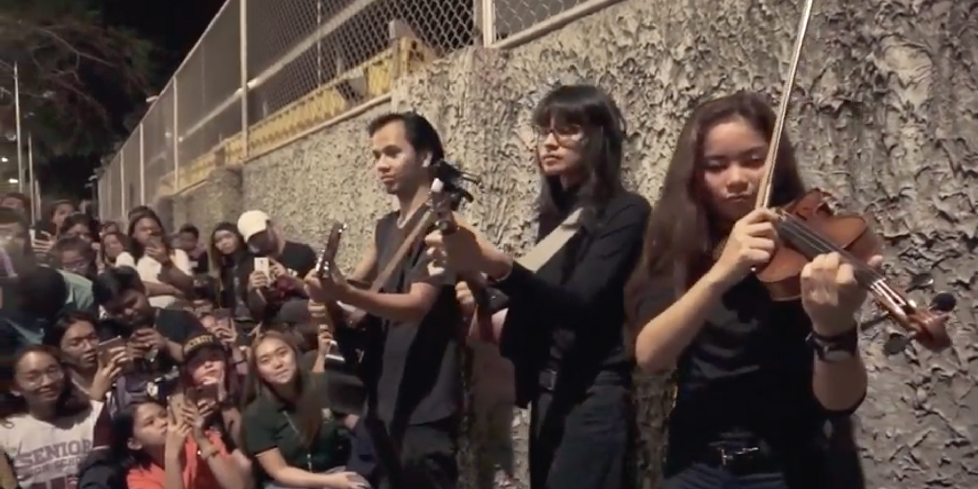 Unique surprises fans in busking gig with Martin Riggs  – watch