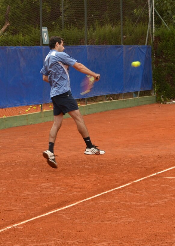 Martin C. teaches tennis lessons in Fairfax, VA