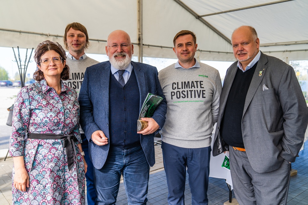 From left: Kai Realo, CEO of Ragn-Sells Estonia, Rainer Pesti, Business Development Manager at Ragn-Sells Estonia, Frans Timmermans, Vice President of the European Commission, Alaur Saluste, project manager at Ragn-Sells, and Pär Larshans, Director of Sustainability at Ragn-Sells. 
