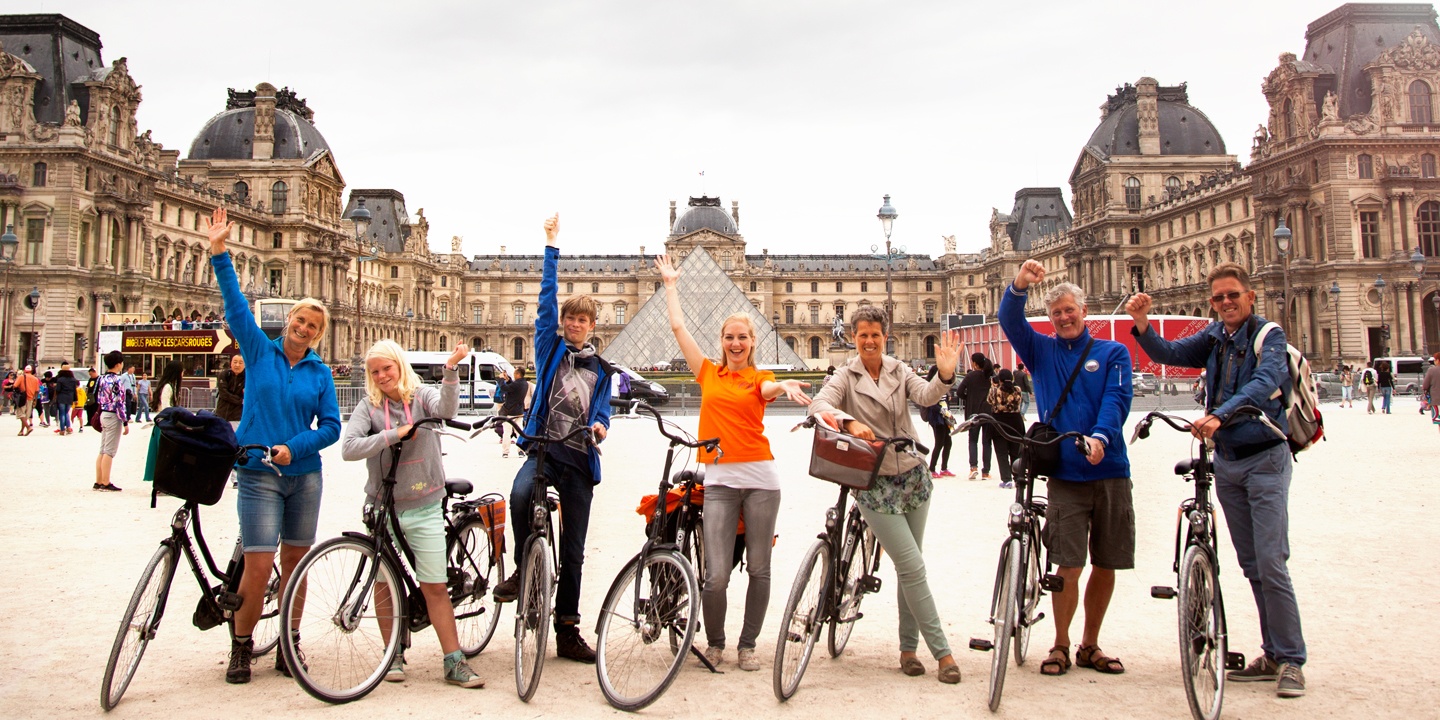 Paris Highlights Bike Tour in Small Group - Accommodations in Paris