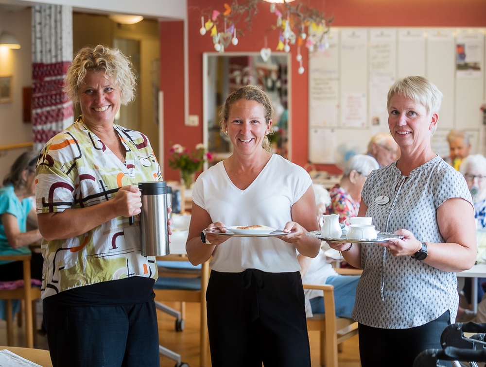 Marlene Lundin, Marie-Louise Strand och Maria Persson är aktivitetssamordnare på Vara kommuns träffpunkter. De ordnar många olika aktiviteter som bingo, öppet café, musikunderhållning för alla seniorer.