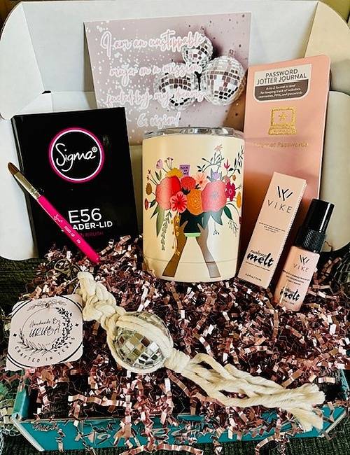 February "Mujer with Vision" Box