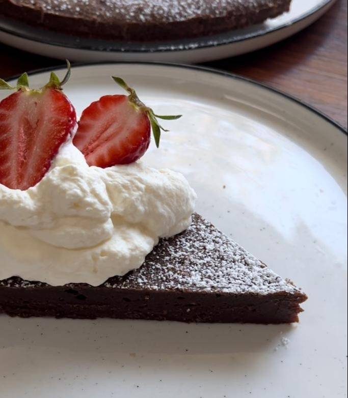 KLADDKAKA CHOCOLATE CAKE