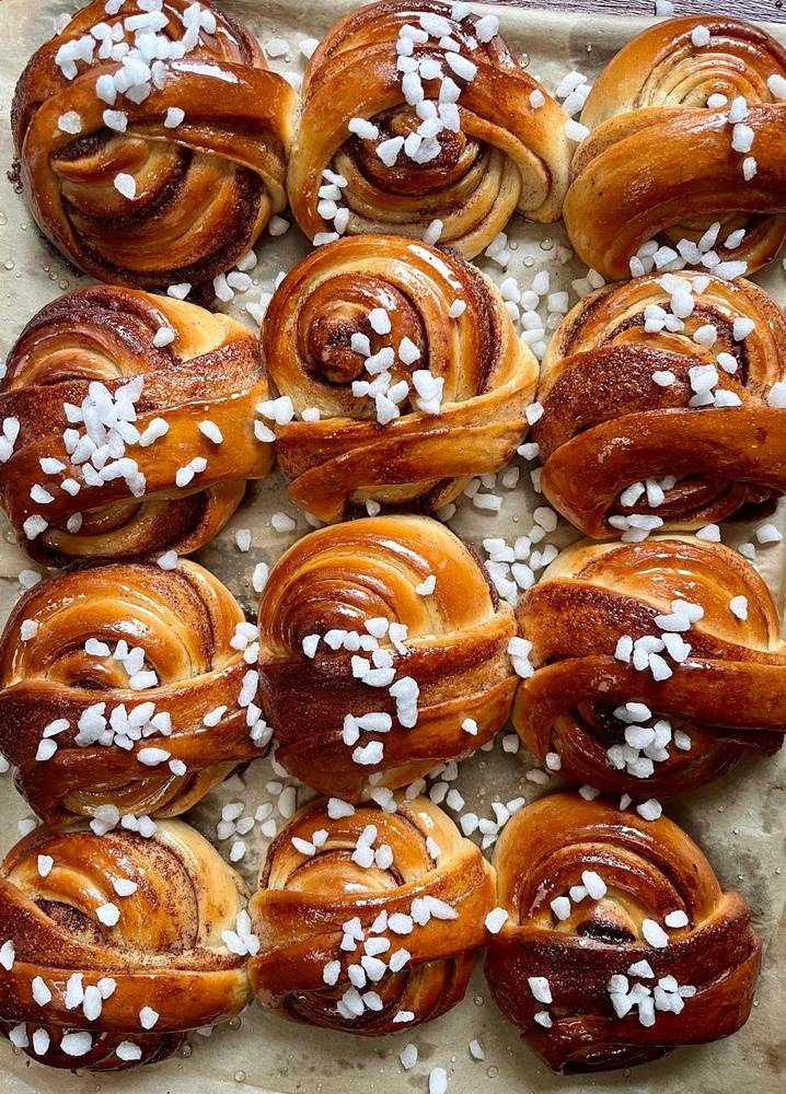 CINNAMON BUNS